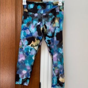 Patterned yoga pants